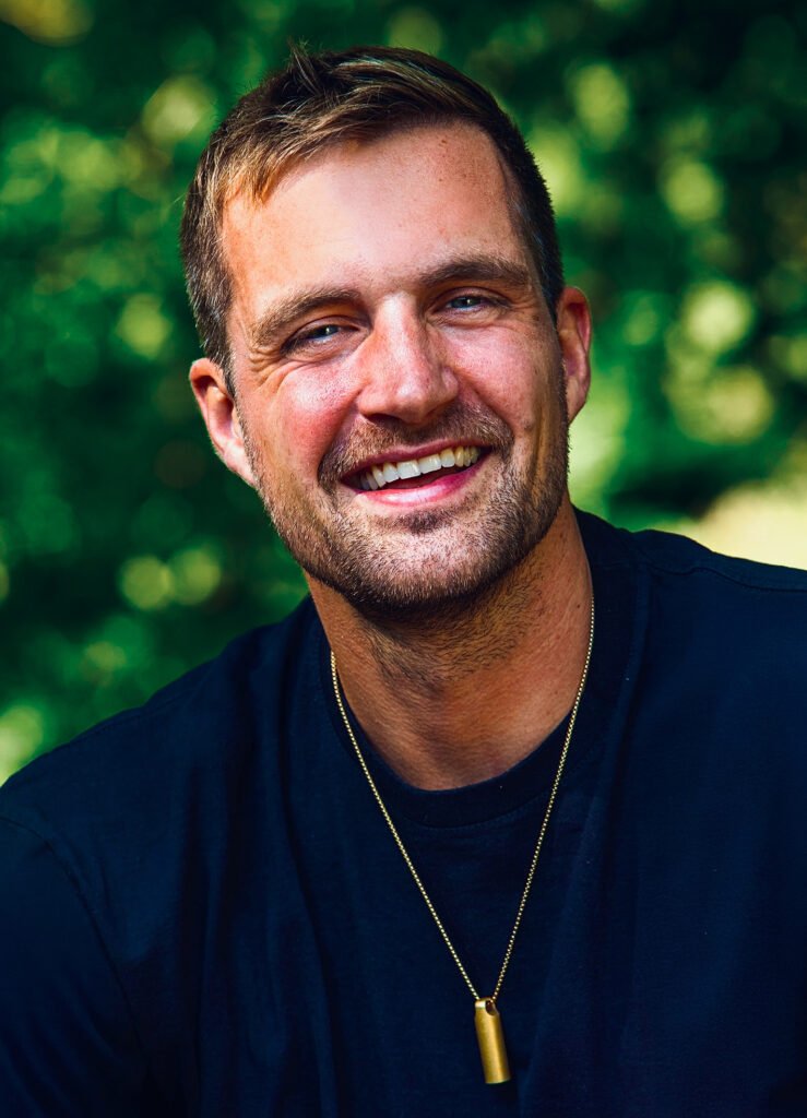 Jannis Fischer smiling outdoors